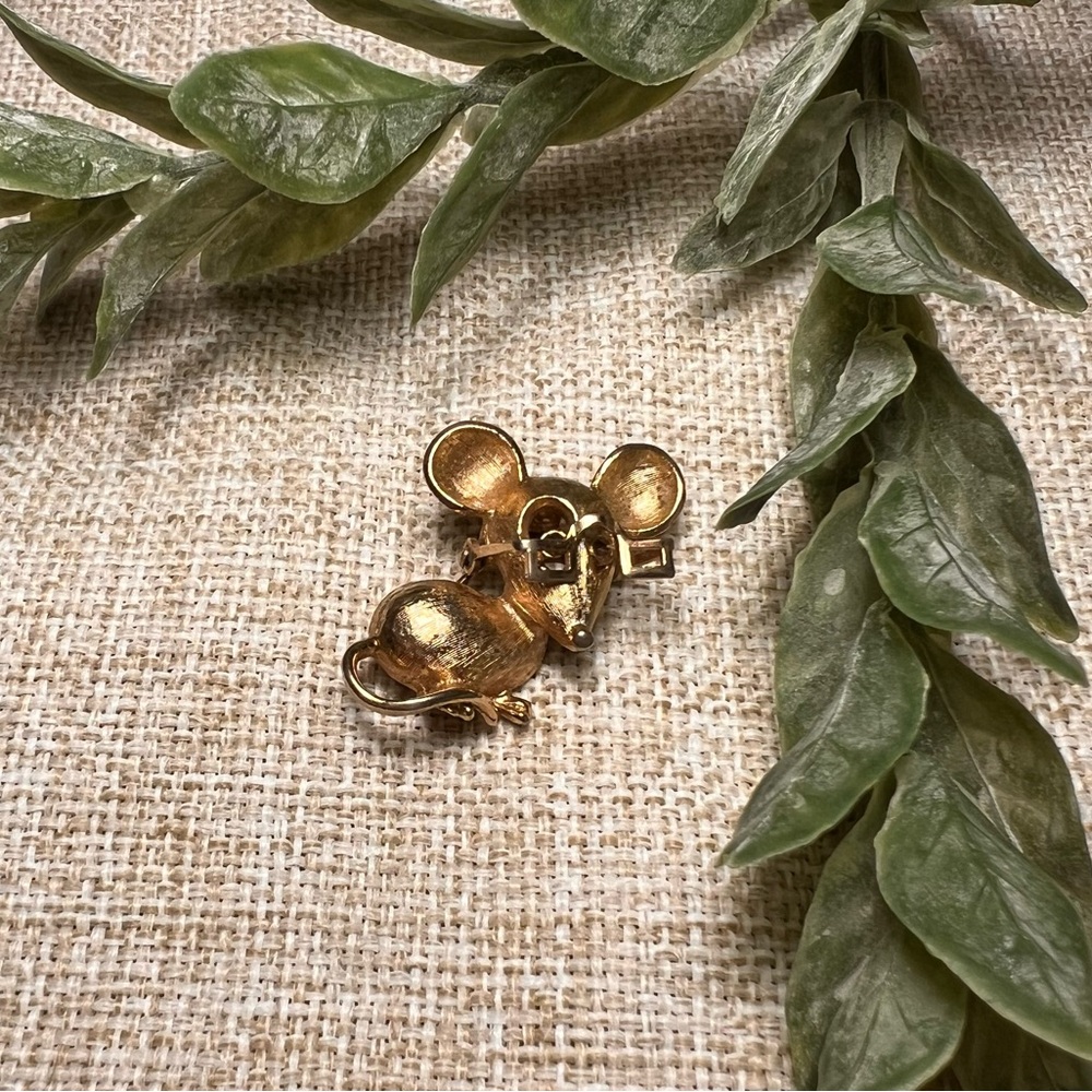 VINTAGE Avon Gold Dainty Mouse with Glasses Brooch | Animal Pins